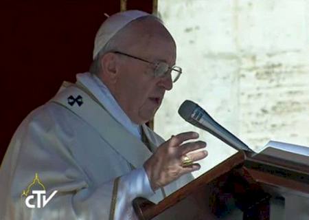 Papa Francisco condena ataques a ''pessoas indefesas''