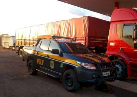 PRF recupera carreta roubada em SP com motorista vítima de sequestro