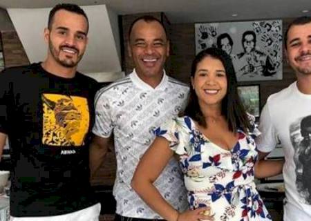 Filho de Cafu morre após sofrer infarto em futebol com amigos