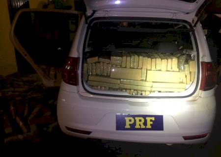 PRF apreende mais de 600 kg de maconha e skunk em carro abandonado