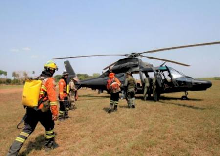 Chegada de helicópteros agiliza combate aos incêndios no Pantanal