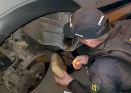 PRF apreende 12 kg de cocaína ''mocada'' em carro de passeio na BR-262