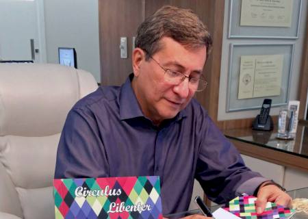 Psiquiatra alia medicina e literatura em obra que será lançada nesta terça (10)