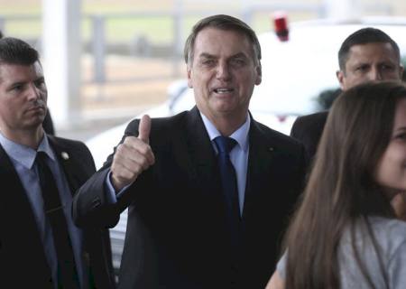 Bolsonaro usa Twitter para destacar medidas de seu governo