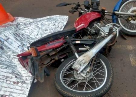 Jovem motociclista morre ao colidir com caminhão boiadeiro