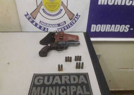 Guarda Municipal de Dourados prende homem dirigindo embriagado e com arma de fogo