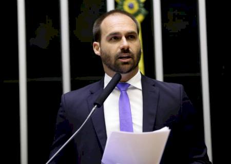 PSL abre processo contra Eduardo Bolsonaro e mais 18 deputados
