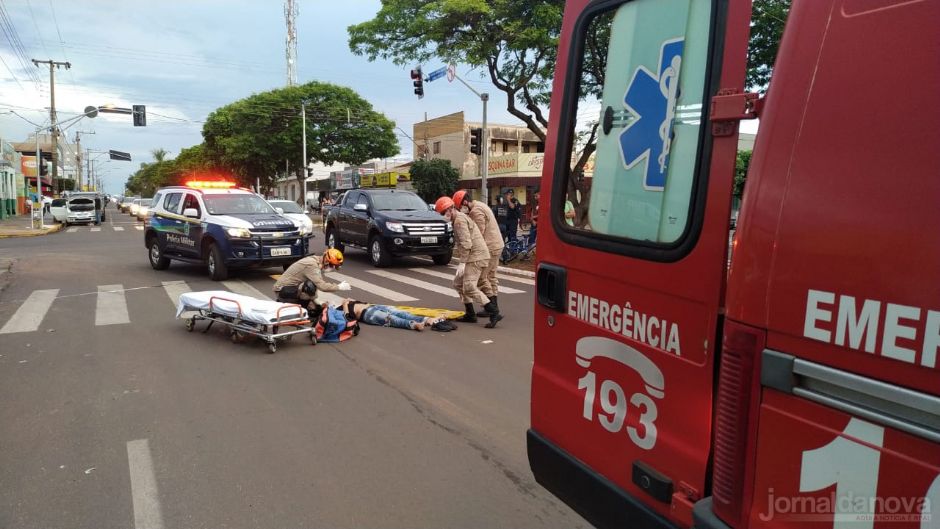 Moto colide com bicicleta em cruzamento de avenidas de Nova Andradina