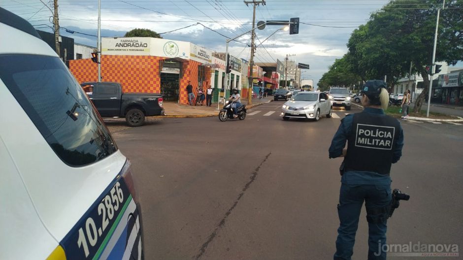 Moto colide com bicicleta em cruzamento de avenidas de Nova Andradina