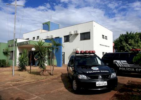 Embriagado, policial militar bate em veículo com duas crianças e ameaça testemunhas de acidente em MS