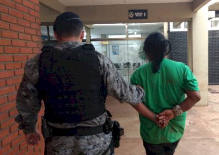 Mulher mata homem a facada e alega defesa pessoal em aldeia de Dourados