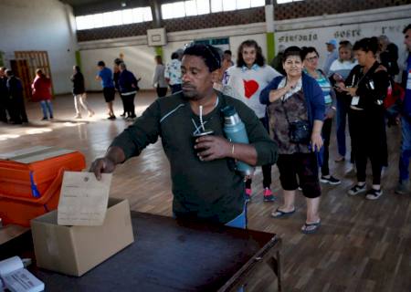 Uruguai elege hoje, em segundo turno, novo presidente