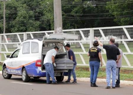 Condutor de caminhonete foge após atropelar e matar idoso na Capital