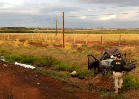 Condutor de carro morre ao colidir de frente com carreta em Dourados