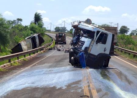 Colisão entre caminhões é registrada na MS-276, próximo a Anaurilândia