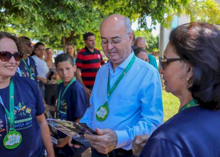 Gilberto Garcia e autoridades saúdam alunos da APAE, campeões nacionais de dança