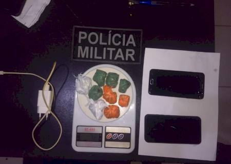 Jovens com droga são encaminhados pela PM Delegacia de Angélica