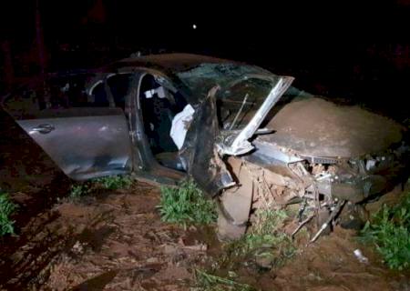 Traficante capota carro com 335 kg de maconha e morre na BR-463