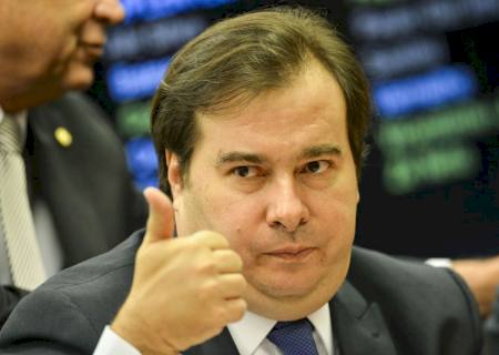Maia quer concluir votação da reforma em dois turnos até sexta
