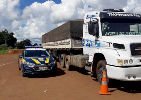 PRF apreende carga com 163 mil maços de cigarro em Rio Brilhante