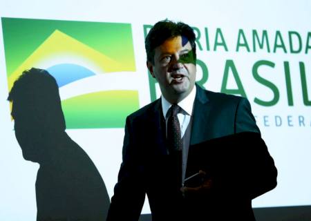 Ministro confirma primeiro caso suspeito de coronavírus no Brasil