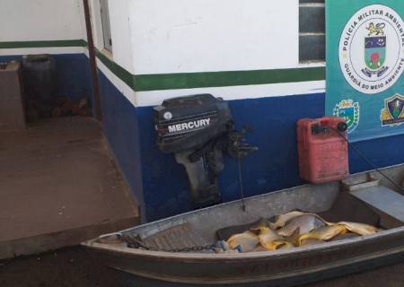Pescador é surpreendido pela PMA no rio Miranda durante Piracema