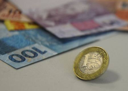 Juros do cheque especial ficam em 165,6% ao ano em janeiro