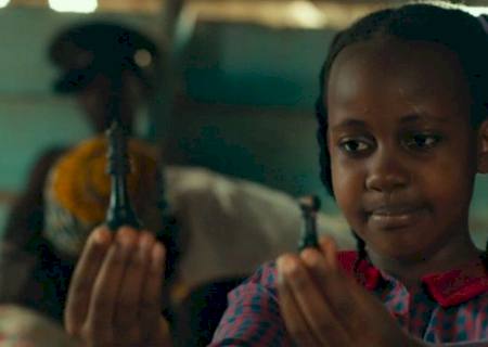 Nikita Pearl Waligwa, que atuou em ''Rainha de Katwe'', morre aos 15 anos