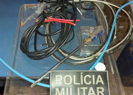 Em Nova Andradina, dupla é presa ao ser flagrada furtando fios em obra