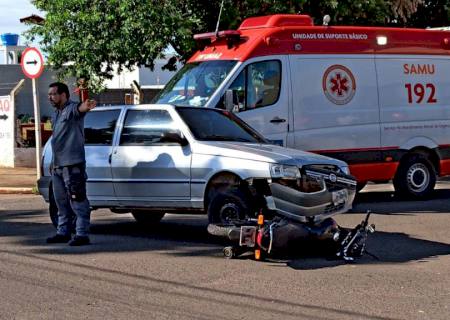 Motociclista é socorrida após ser atingida por carro em Nova Andradina