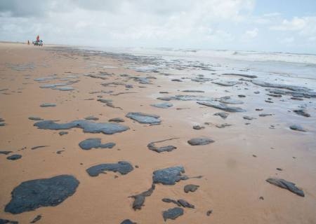 Marinha finaliza limpeza de manchas de óleo no litoral cearense