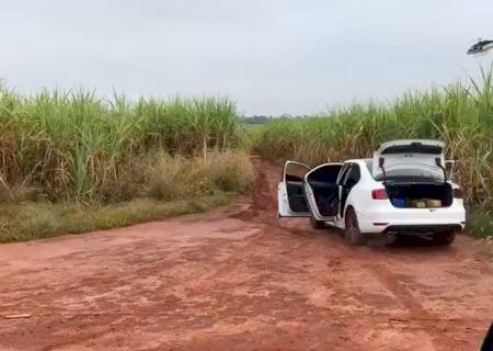 PRF com apoio de helicóptero apreende carro roubado com 304 kg de maconha