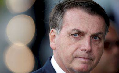 Bolsonaro anuncia que vai reeditar MP do Contrato Verde Amarelo