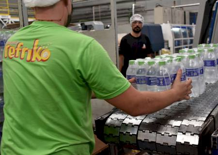 Sesi distribui 18,2 mil litros de álcool para rede pública de saúde de 17 cidades do MS