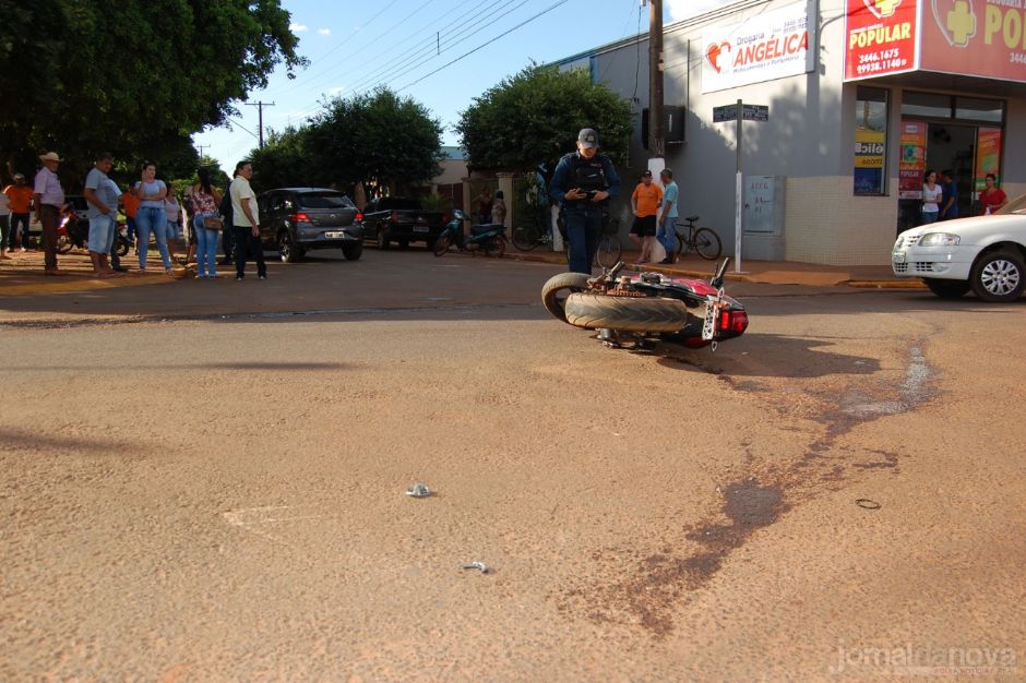 Colisão no centro de Angélica deixa motociclista ferida