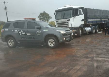 Contrabandista é preso com carreta roubada carregada com cigarros do Paraguai