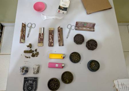 Polícia Militar prende quatro jovens por porte de maconha em Angélica
