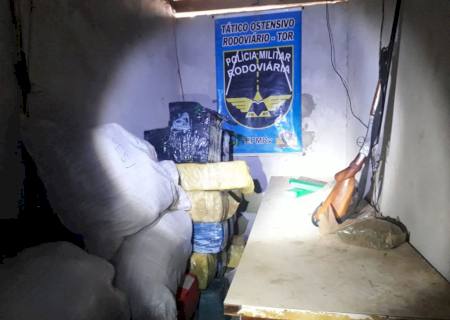 PMR apreende em Itaquiraí uma espingarda e 1,2 ton de maconha e skunk