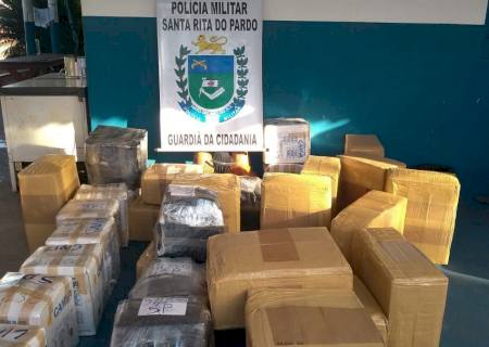 PM apreende caminhão carregado com quase 1 ton de maconha em Santa Rita do Pardo