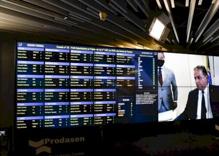 Senado aprova uso obrigatório de máscaras em todo país