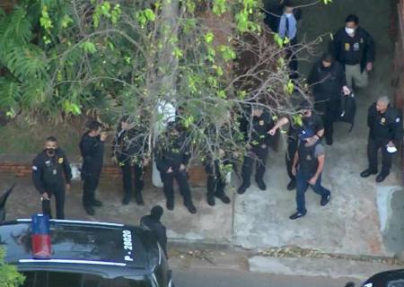 Fabrício Queiroz, ex-assessor de Flávio Bolsonaro, é preso no interior de SP