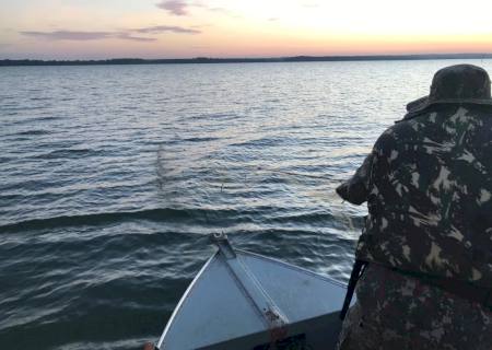 Polícia Ambiental fiscaliza 30 embarcações, apreende 1.000 metros de redes de pesca no rio Paranaíba