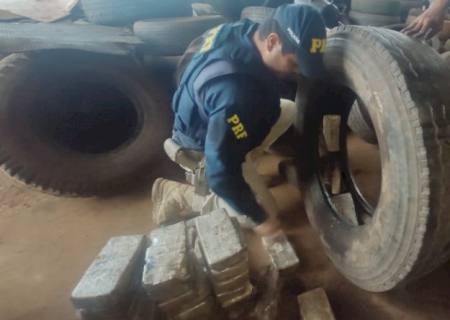 Pai e filho são presos com carga de cocaína sendo transportadas em pneus