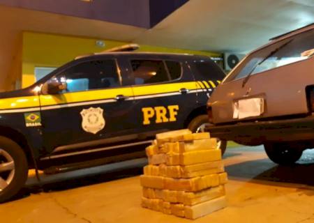 PRF apreende tabletes de maconha escondidos no assoalho de um veículo