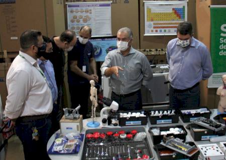 Estado compra 31 laboratórios móveis de ciências para escolas estaduais