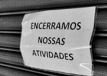 Quatro em cada dez empresas fecharam por causa da pandemia, diz IBGE