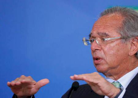 Guedes prepara pacote de renda, obras e estímulo a investimento