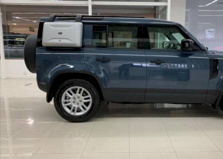 Vendido, carro de luxo avaliado em quase meio milhão é furtado dentro de concessionária
