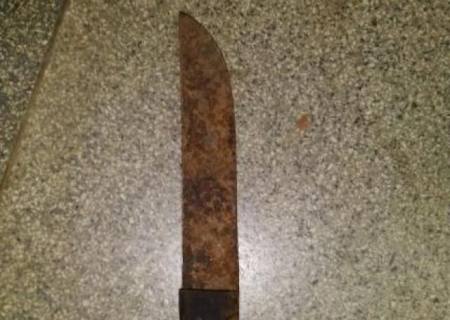 Casal é preso por torturar e arrancar testículos de homem com facão