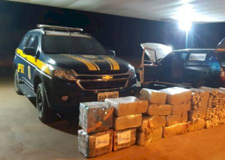 Polícia localiza carro abandonado com mais de 600 kg de maconha em MS